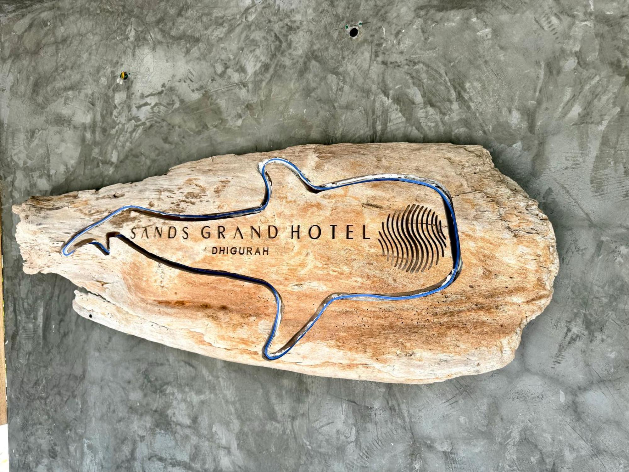 Sands Grand Hotel Dhigurah  Bagian luar foto